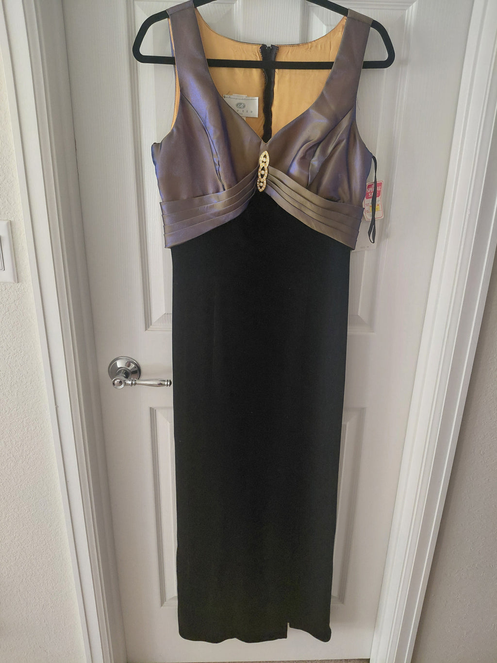 Veronica Women's Black Color-Changing Gown with Diamond Pin Belt