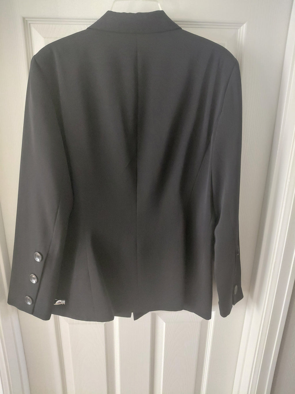 Harvé Bernard Women's Solid Black Business Jacket with Flap Pockets & 3-Button Sleeves