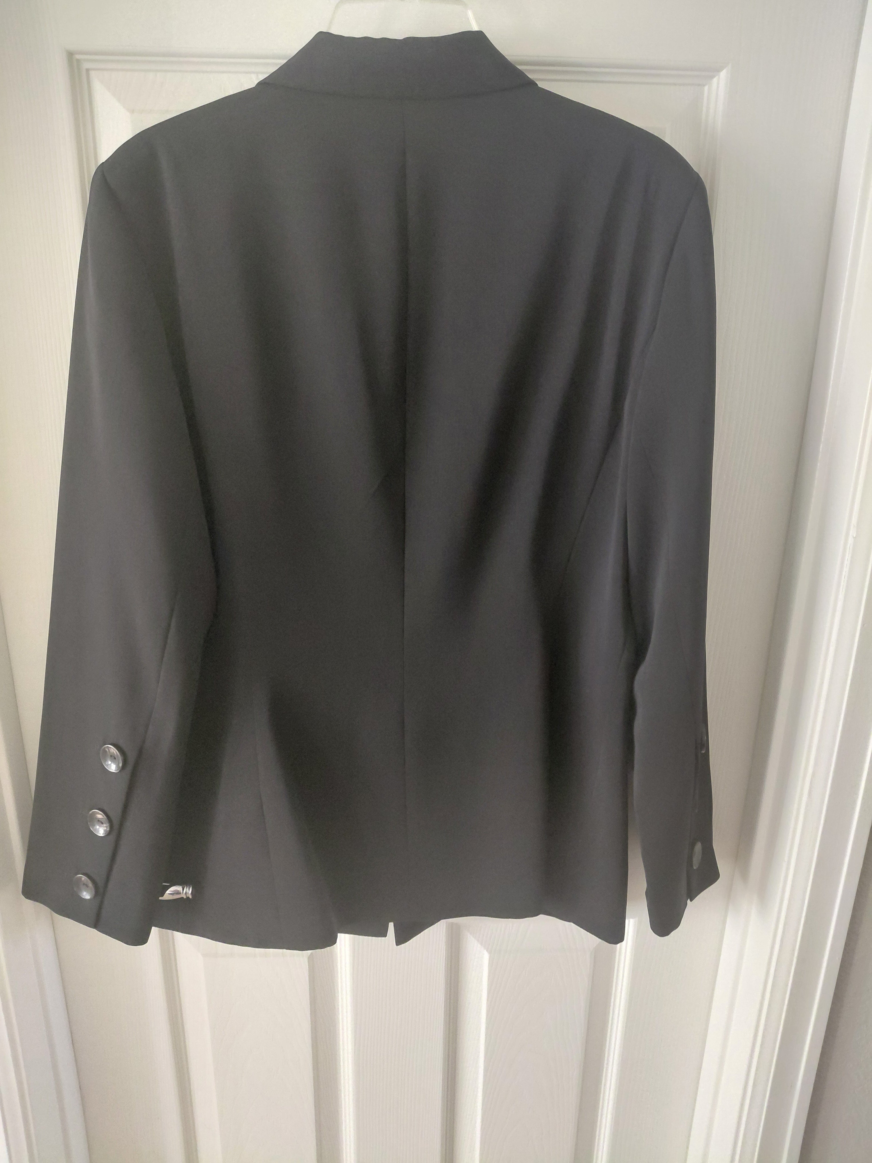 Harvé Bernard Women's Solid Black Business Jacket with Flap Pockets & 3-Button Sleeves