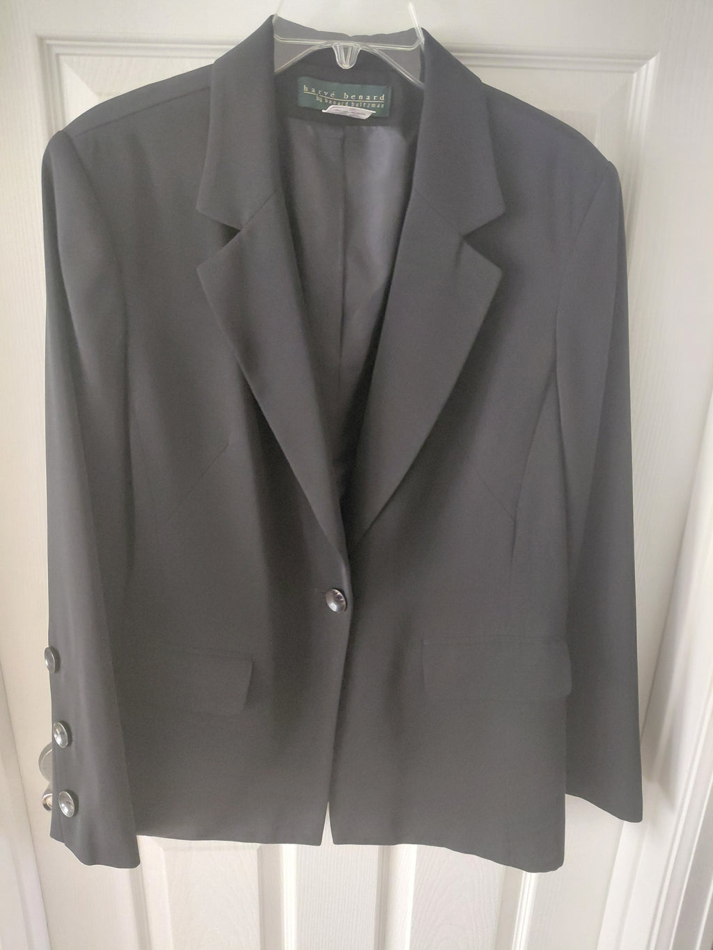 Harvé Bernard Women's Solid Black Business Jacket with Flap Pockets & 3-Button Sleeves