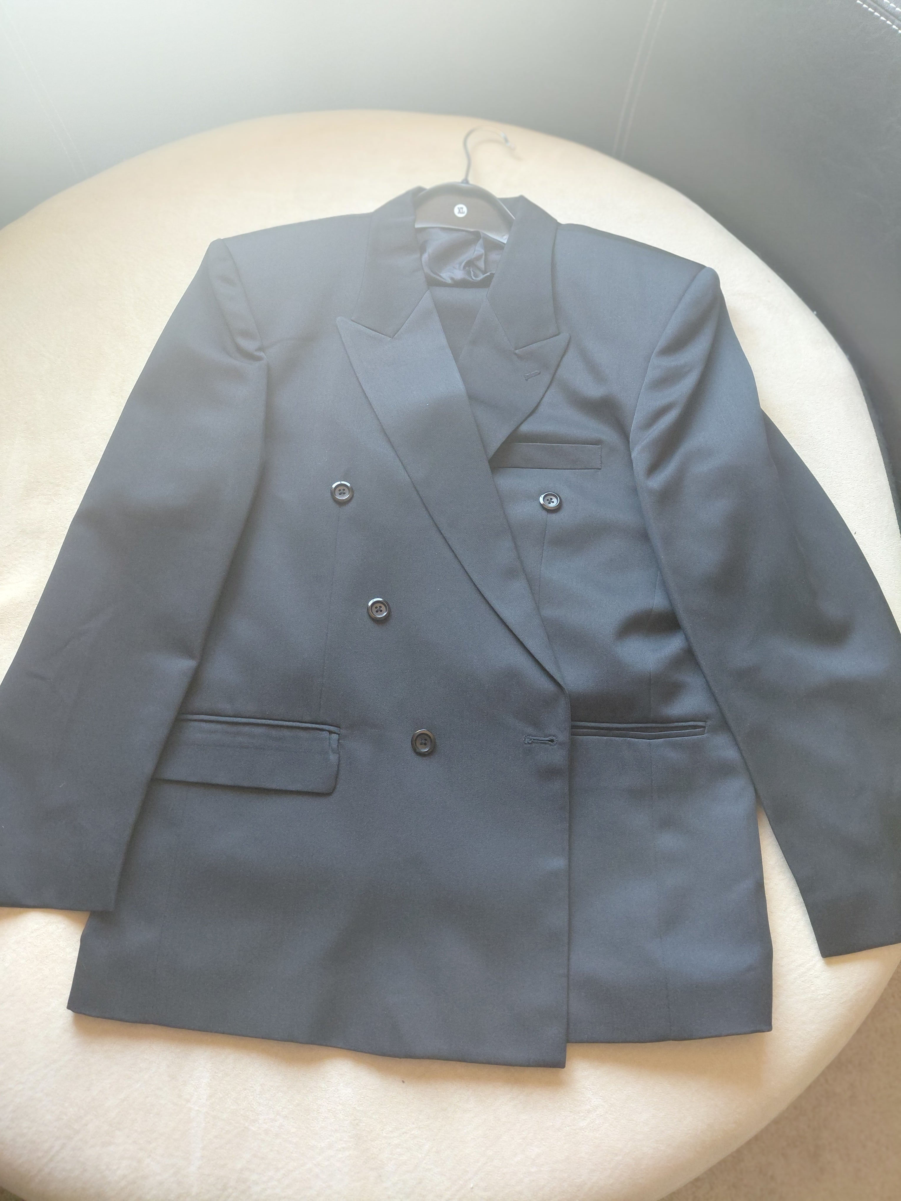 Wayne Men's Black 6-Button Suit