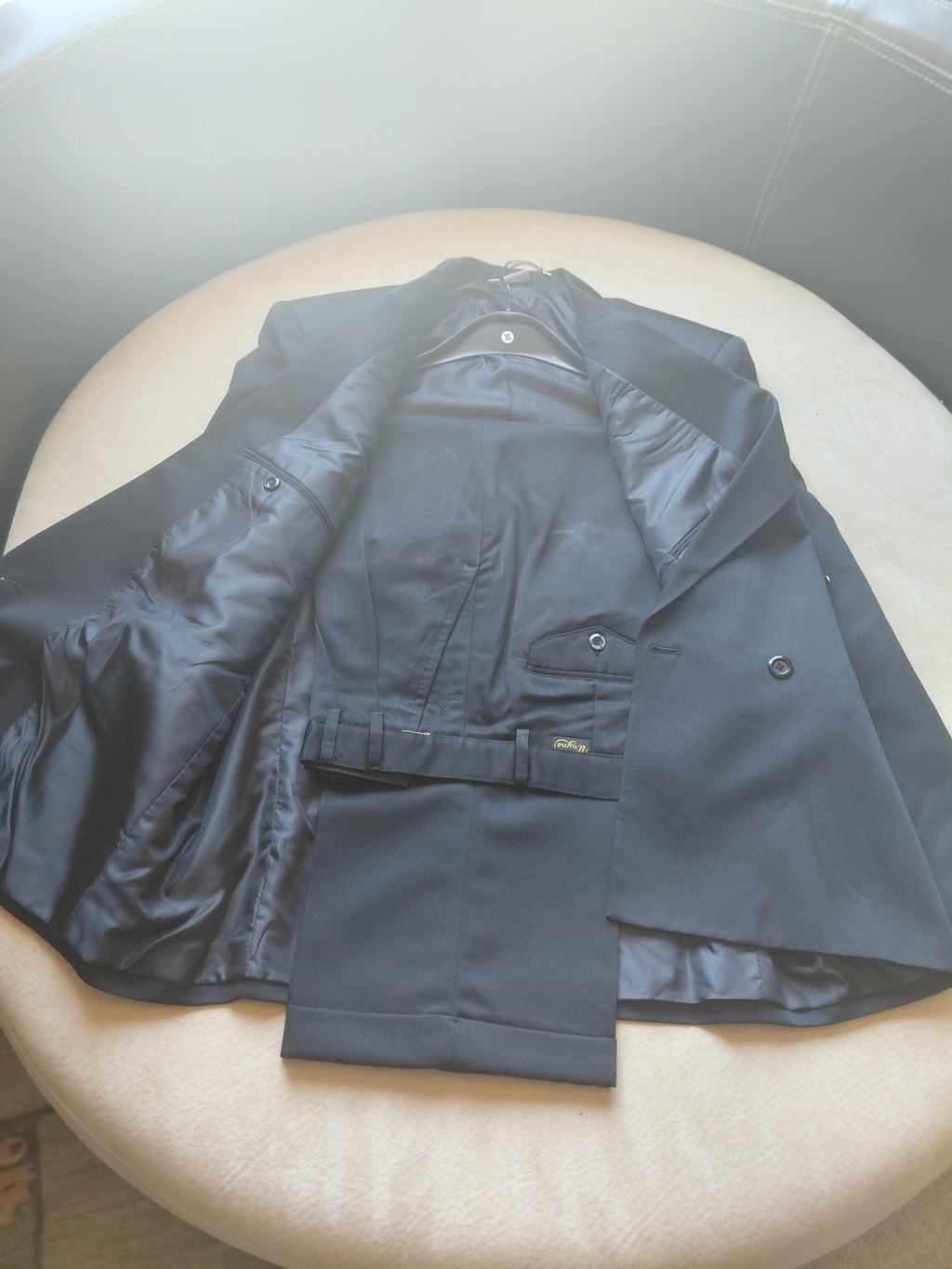 Wayne Men's Black 6-Button Suit