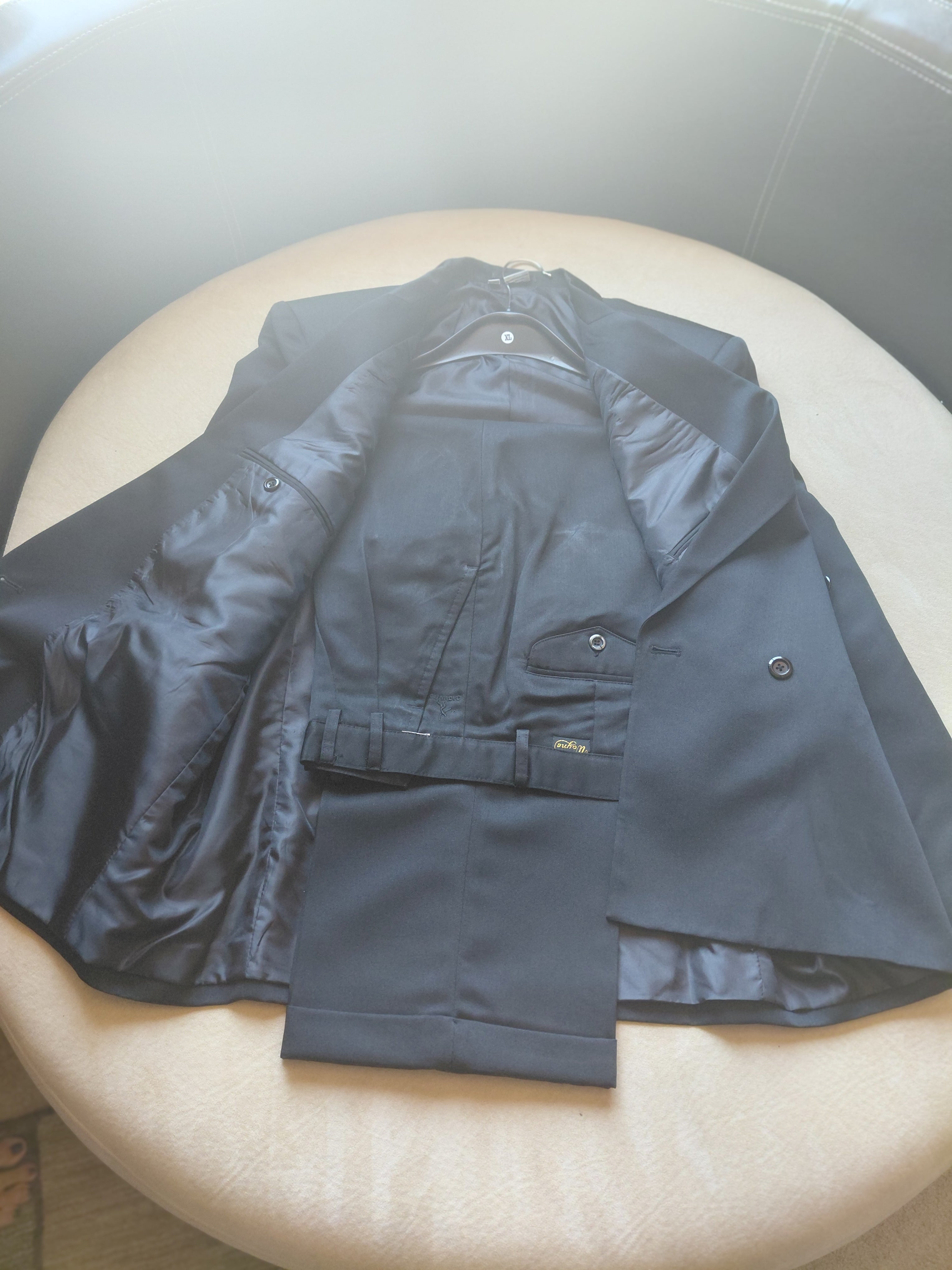 Wayne Men's Black 6-Button Suit