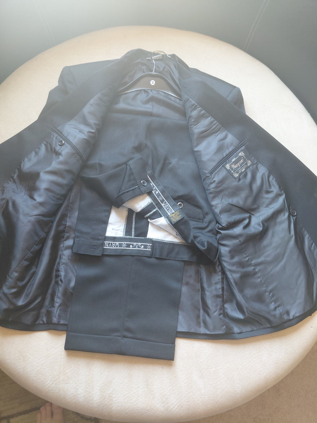 Wayne Men's Black 6-Button Suit