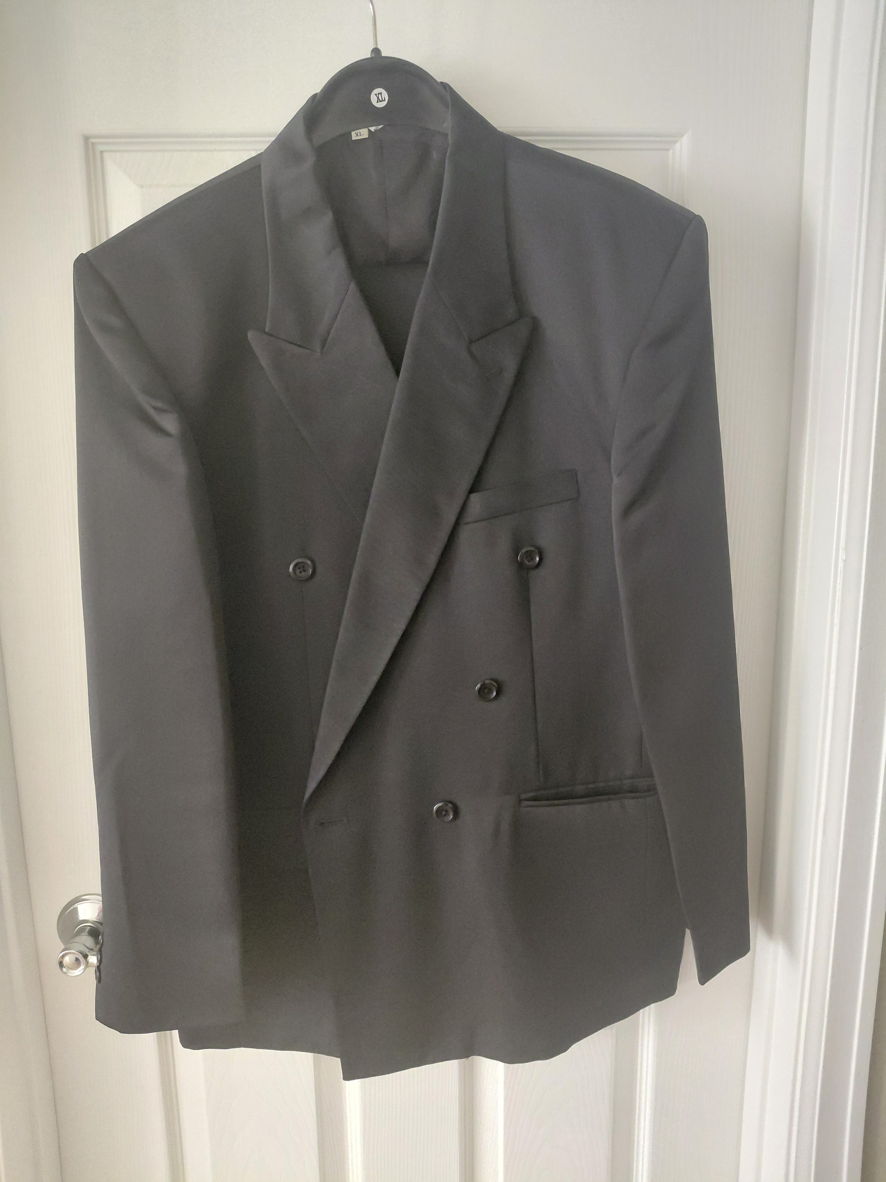 Wayne Men's Black Asian-Style 2-Piece Suit - 6-Button with Flap Pockets