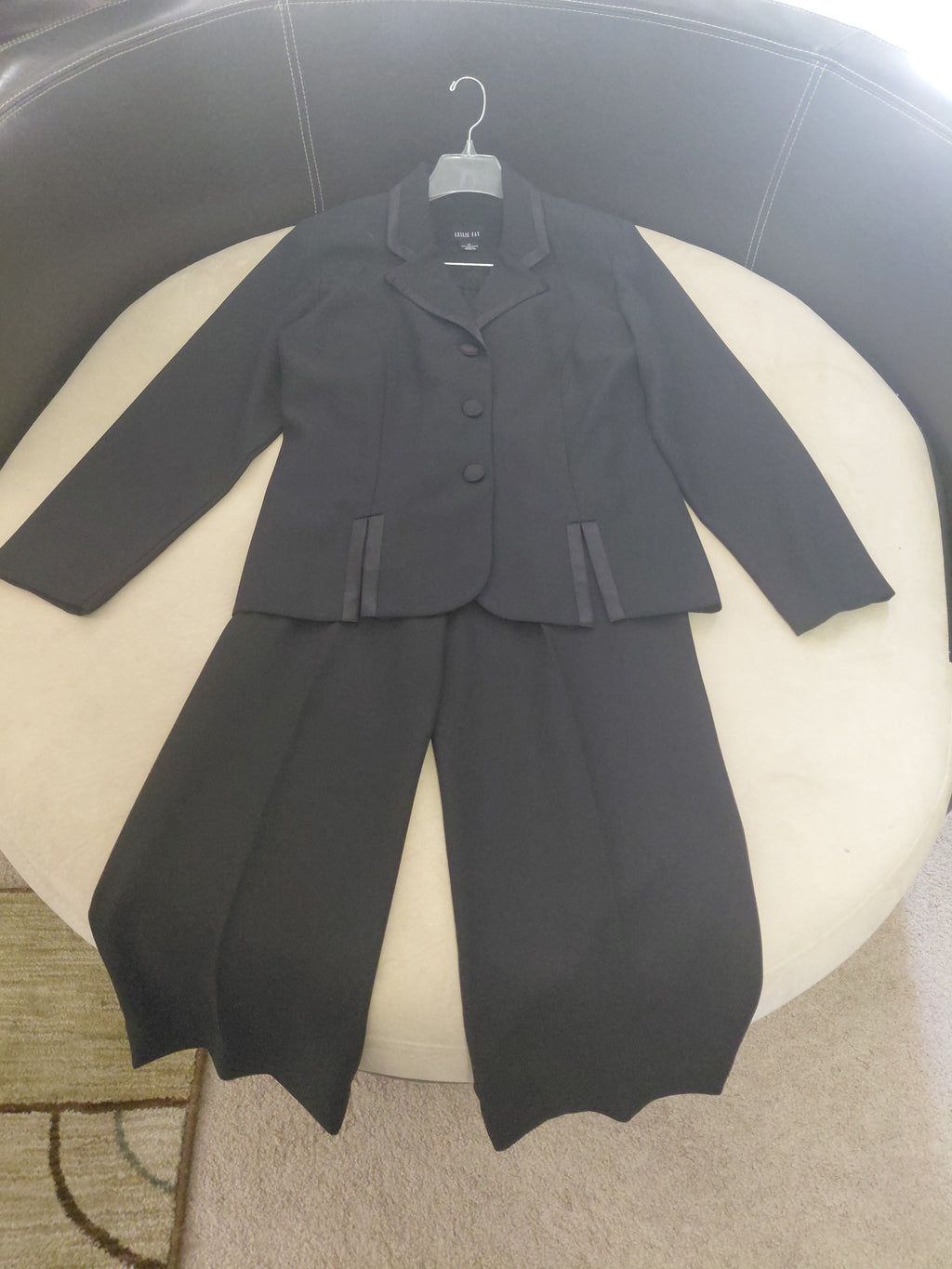 Women's Leslie Fay Pant Suit with Fancy Pleats, Silk Accents & Belt – Size 12